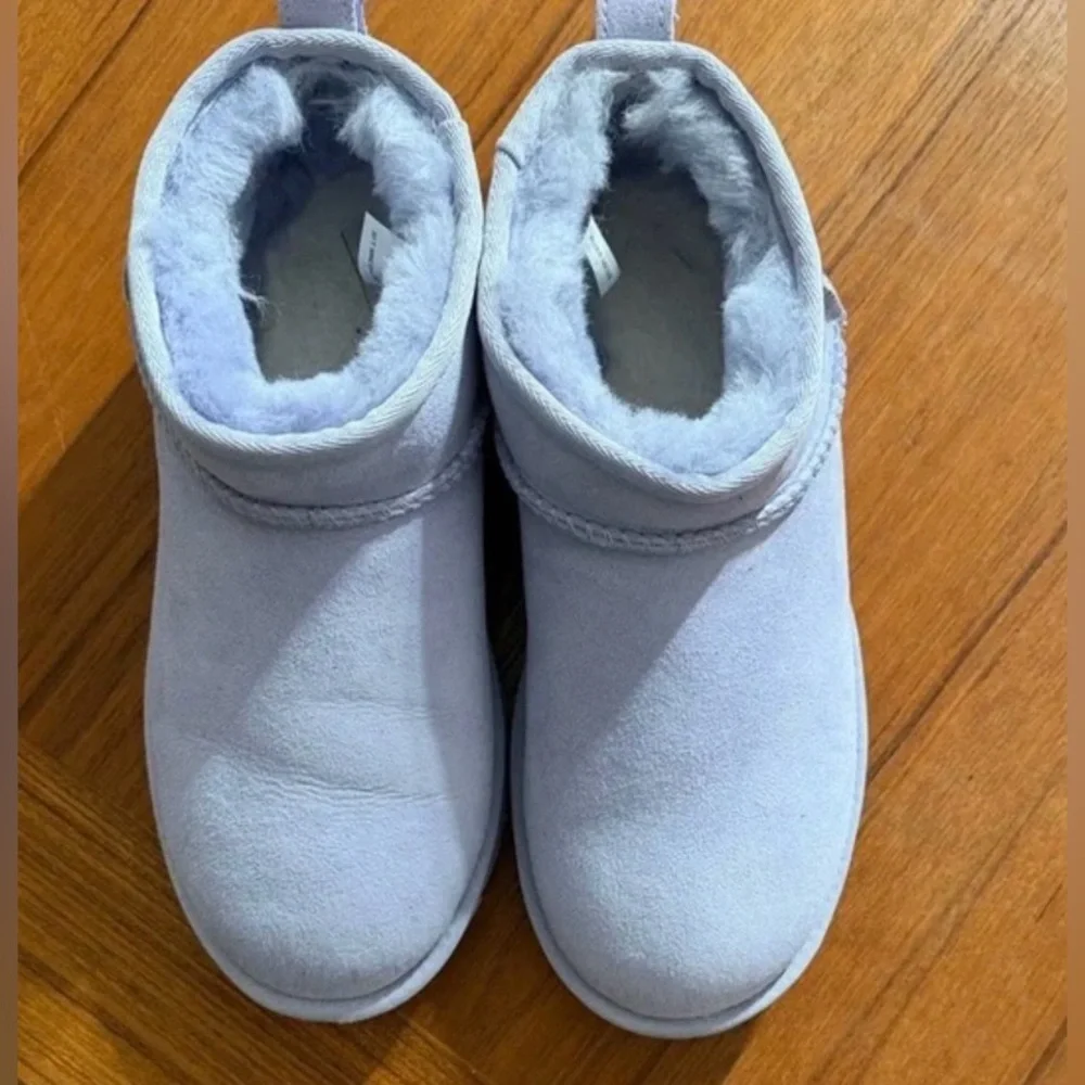 Authentic UGG Ultra Mini Boots Women’s Size 9 - Picture 2 of 8